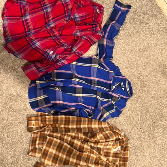 Button down shirts - Picture 1 of 4